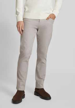 Calça Masculina de Corte Regular em Algodão Castanho