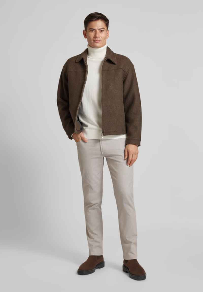 Calça Masculina de Corte Regular em Algodão Castanho